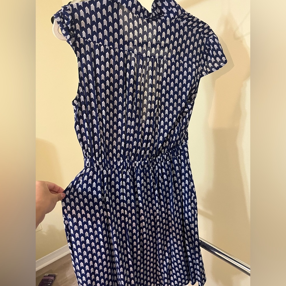 Express dress - Picture 2 of 2